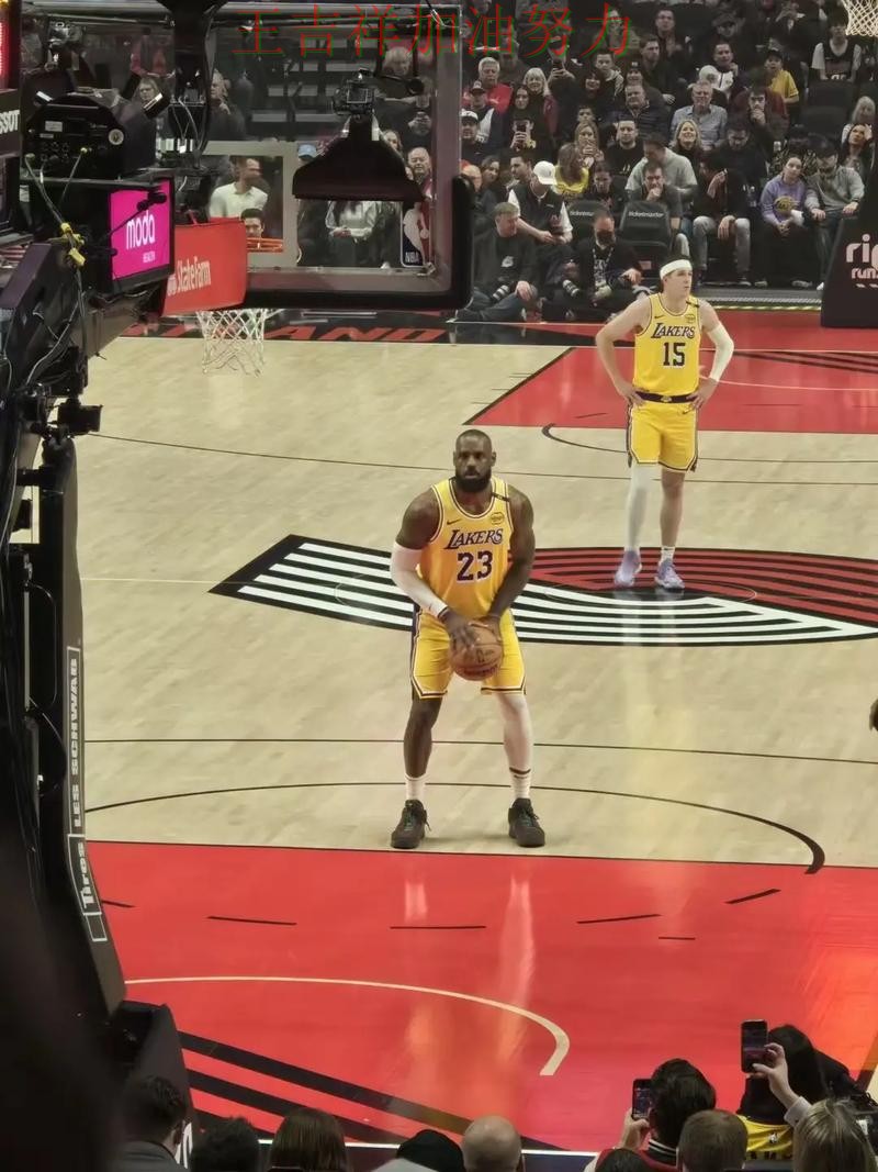 詹姆斯最后阶段发力锁定胜局 战术调整效果逐渐显现